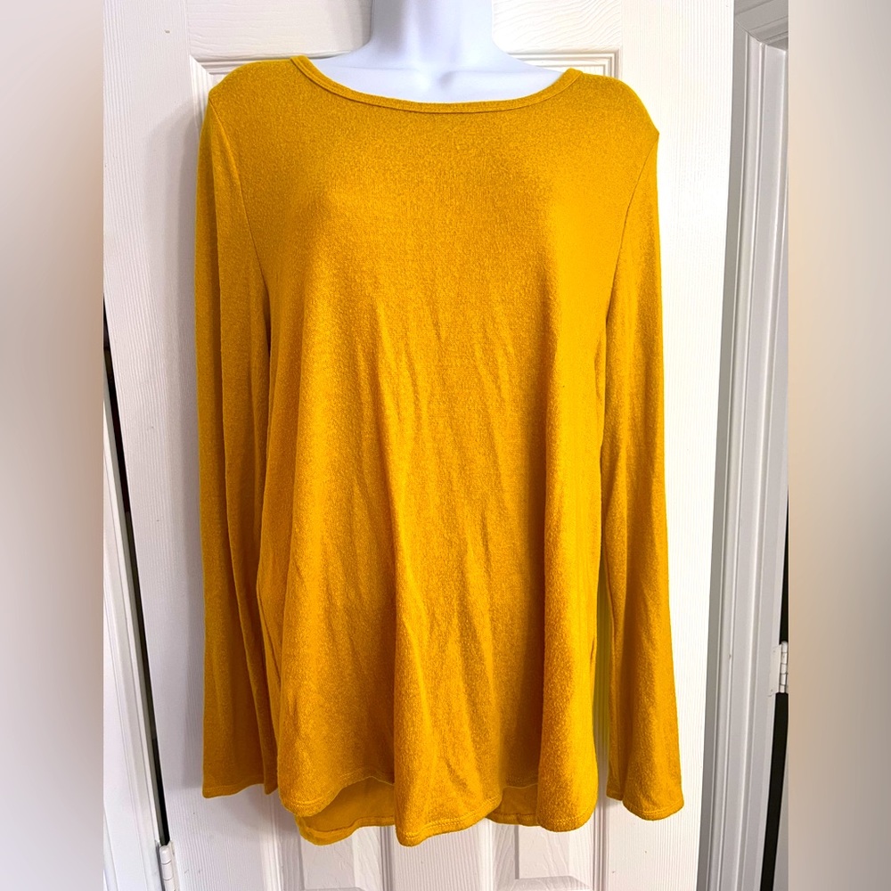 Gold long sleeve, size L
